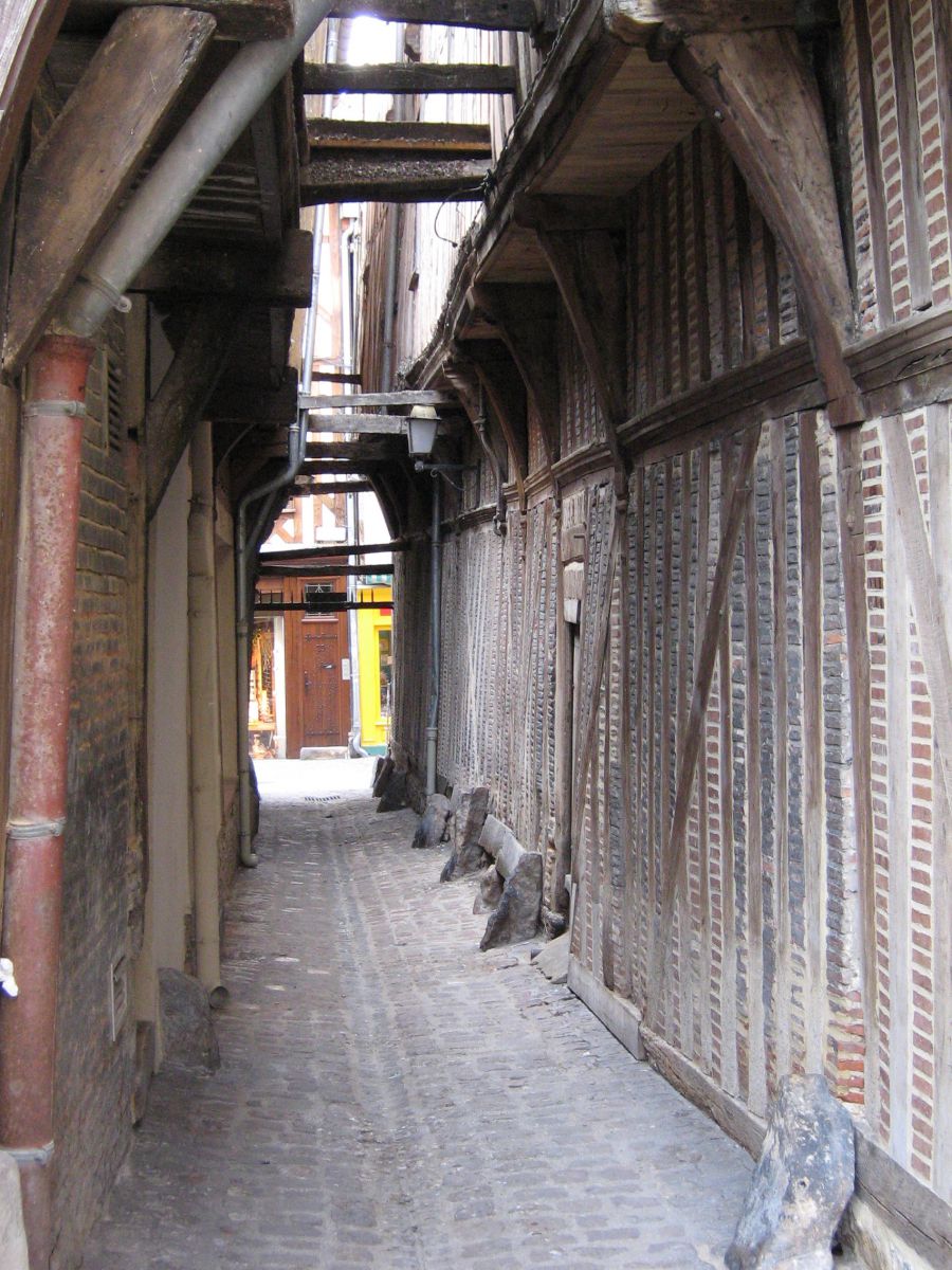Ruelle des Chats à Troyes, 2006, Fonds Jean-Pierre Demessemacker
