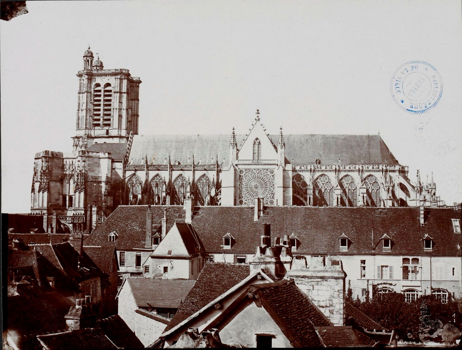 Cathédrale : vue extérieure côté Sud, 19e siècle [Lancelot 48]